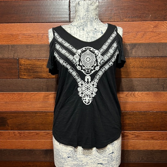 Lucky Brand Tops - Lucky Brand Scoop Neck Cold Shoulder Cap Sleeve Embellished Top